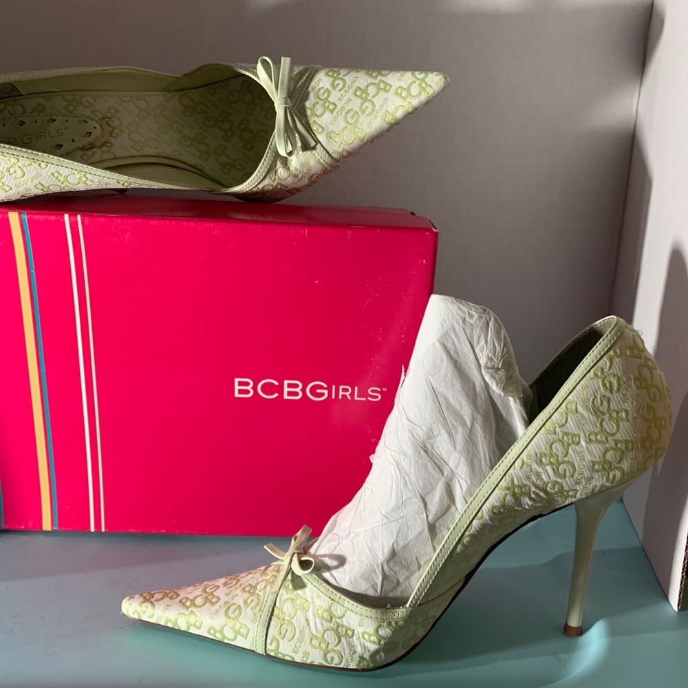 VINTAGE MINT LOGO MONOGRAM BCBG STILETTOS - Picture 10 of 14